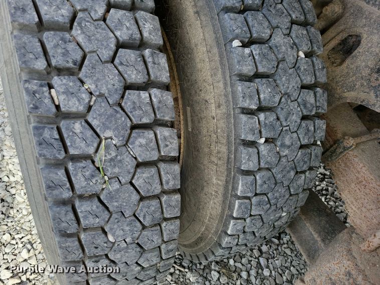 image for item DX6463 1995 Ford L9000 dump truck