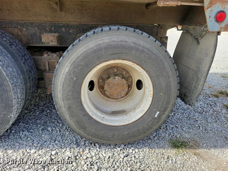 image for item DX6463 1995 Ford L9000 dump truck