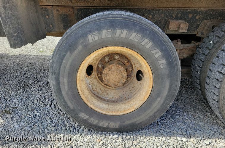image for item DX6463 1995 Ford L9000 dump truck