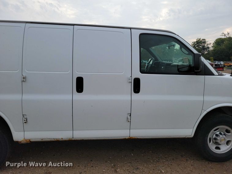 image for item DX6470 2009 Chevrolet Express 2500 van