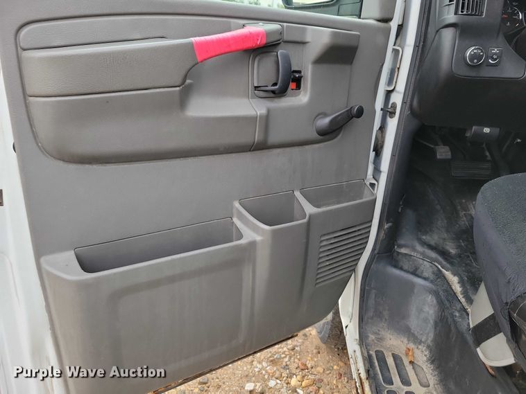 image for item DX6470 2009 Chevrolet Express 2500 van