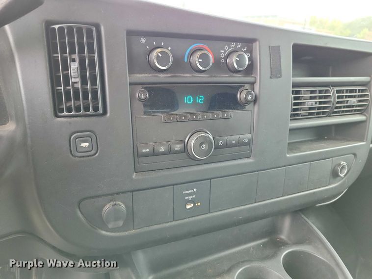 image for item DX6470 2009 Chevrolet Express 2500 van