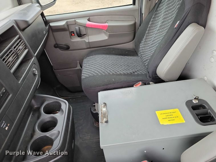 image for item DX6470 2009 Chevrolet Express 2500 van