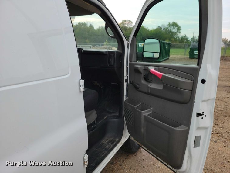 image for item DX6470 2009 Chevrolet Express 2500 van