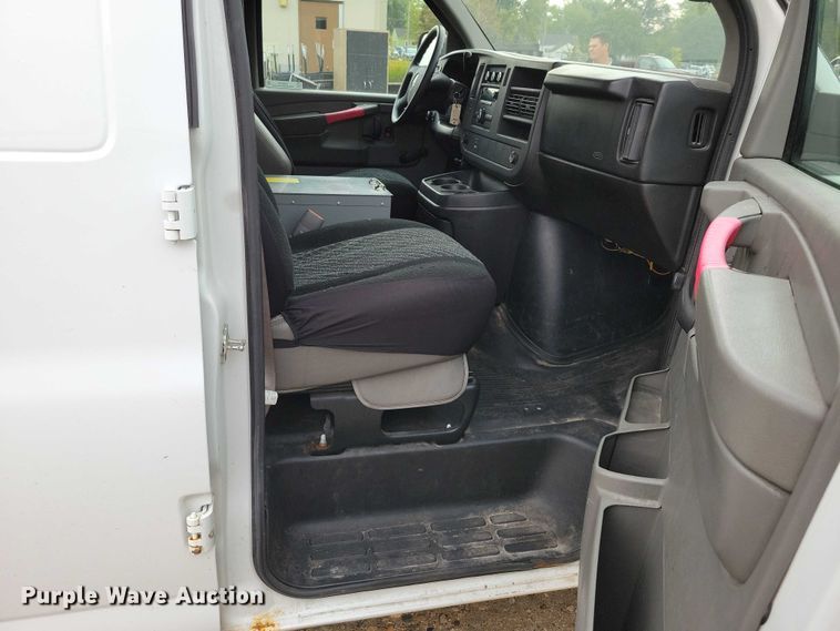 image for item DX6470 2009 Chevrolet Express 2500 van