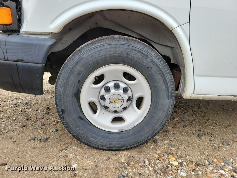image for item DX6470 2009 Chevrolet Express 2500 van