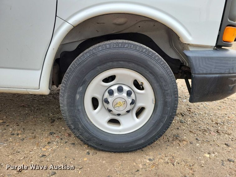 image for item DX6470 2009 Chevrolet Express 2500 van