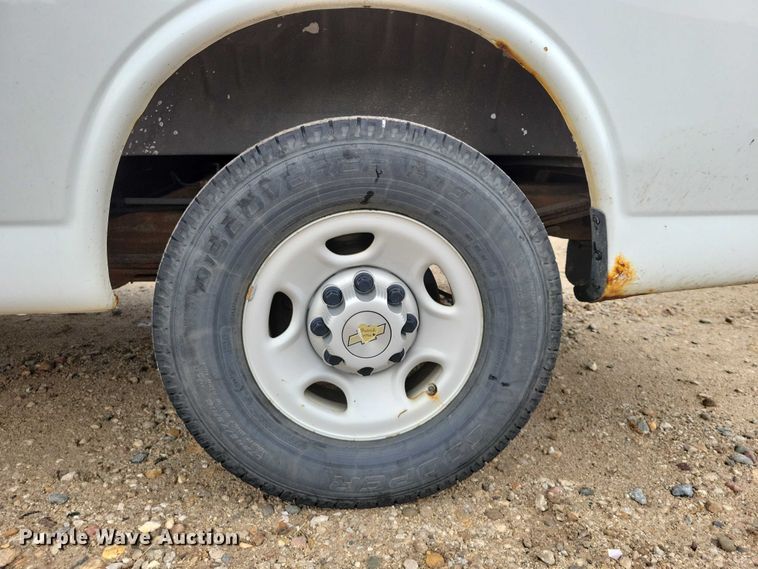 image for item DX6470 2009 Chevrolet Express 2500 van