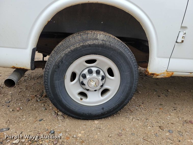 image for item DX6470 2009 Chevrolet Express 2500 van