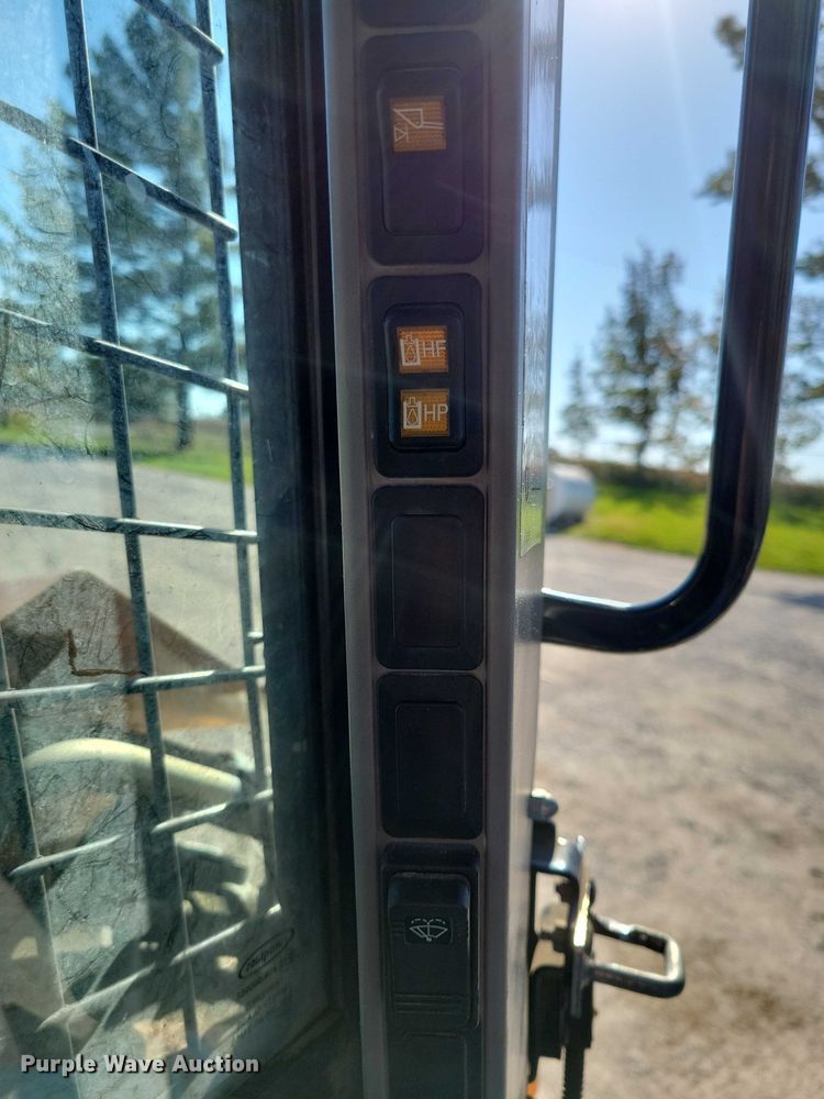 image for item DX6546 2018 Case TR310 tracked skid steer loader