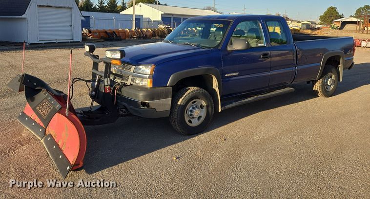 image for item DY1444 2003 Chevrolet Silverado 2500HD Ext. Cab pickup truck