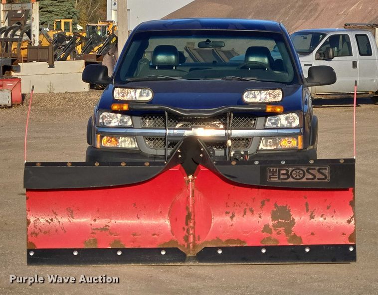 image for item DY1444 2003 Chevrolet Silverado 2500HD Ext. Cab pickup truck