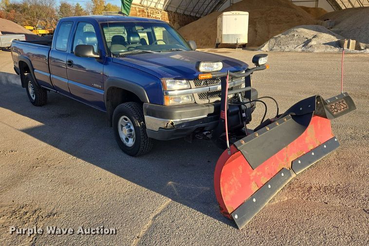 image for item DY1444 2003 Chevrolet Silverado 2500HD Ext. Cab pickup truck