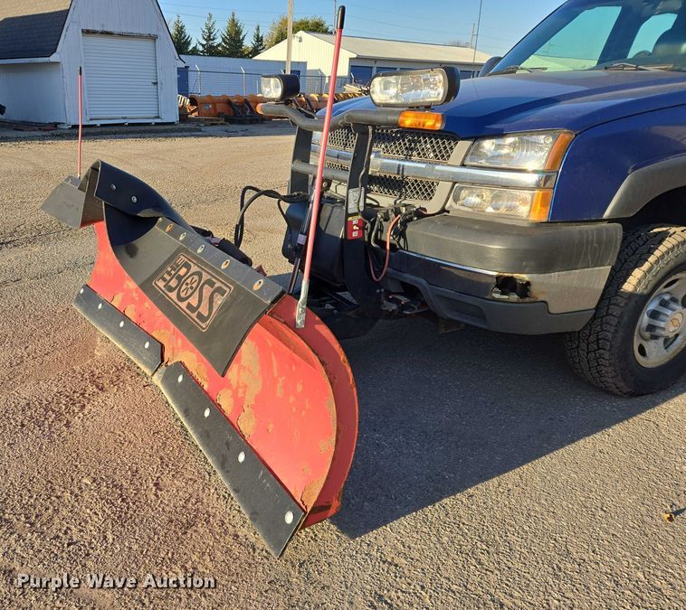 image for item DY1444 2003 Chevrolet Silverado 2500HD Ext. Cab pickup truck