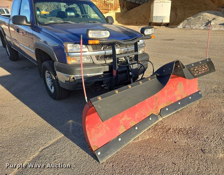 image for item DY1444 2003 Chevrolet Silverado 2500HD Ext. Cab pickup truck