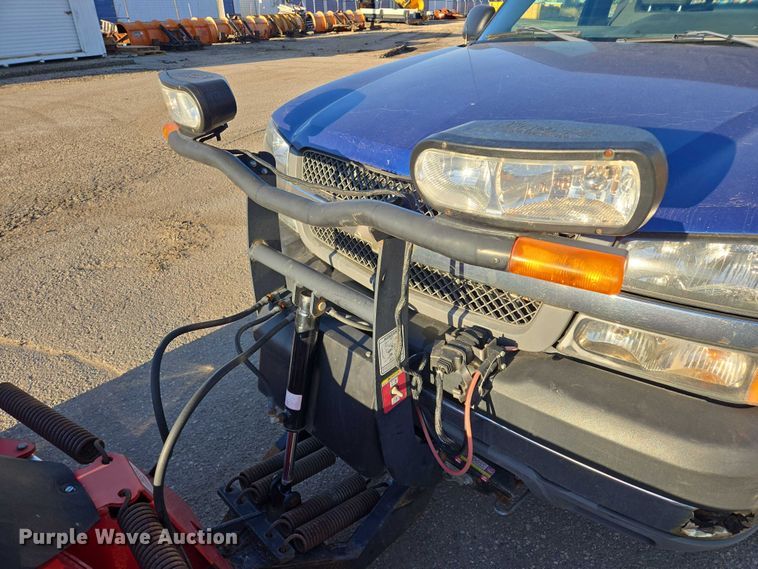 image for item DY1444 2003 Chevrolet Silverado 2500HD Ext. Cab pickup truck