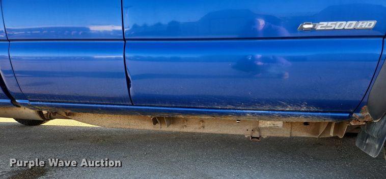 image for item DY1444 2003 Chevrolet Silverado 2500HD Ext. Cab pickup truck