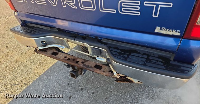 image for item DY1444 2003 Chevrolet Silverado 2500HD Ext. Cab pickup truck