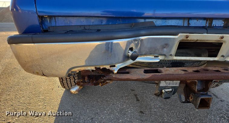 image for item DY1444 2003 Chevrolet Silverado 2500HD Ext. Cab pickup truck