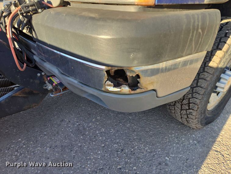 image for item DY1444 2003 Chevrolet Silverado 2500HD Ext. Cab pickup truck