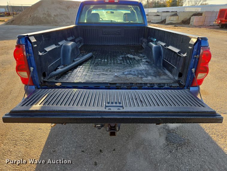 image for item DY1444 2003 Chevrolet Silverado 2500HD Ext. Cab pickup truck