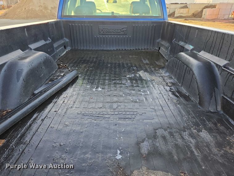 image for item DY1444 2003 Chevrolet Silverado 2500HD Ext. Cab pickup truck