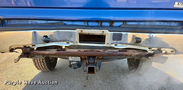 image for item DY1444 2003 Chevrolet Silverado 2500HD Ext. Cab pickup truck