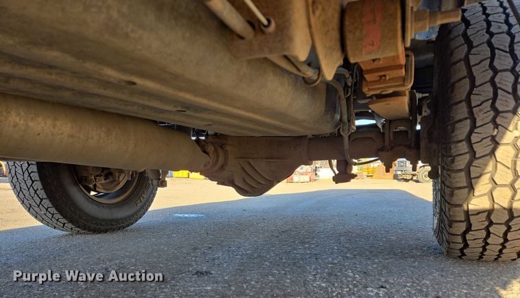 image for item DY1444 2003 Chevrolet Silverado 2500HD Ext. Cab pickup truck