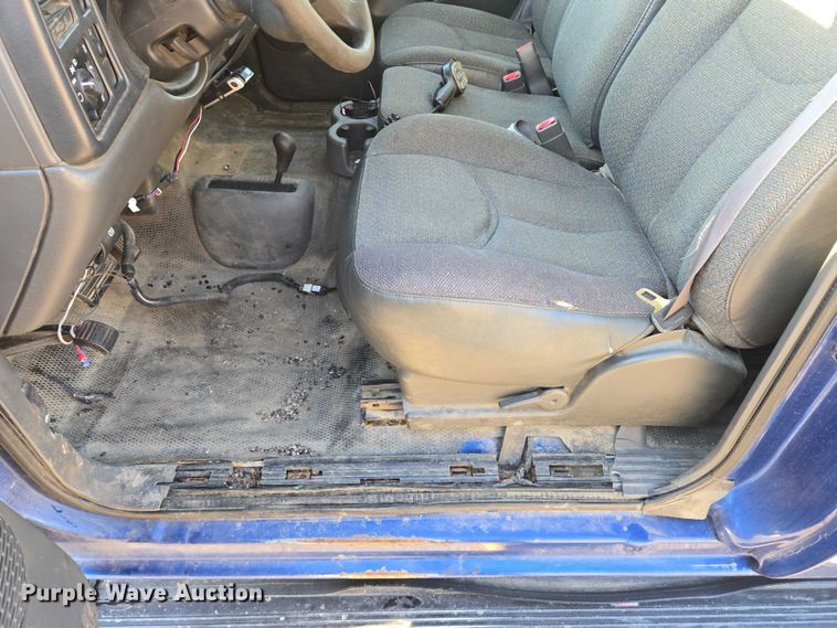 image for item DY1444 2003 Chevrolet Silverado 2500HD Ext. Cab pickup truck