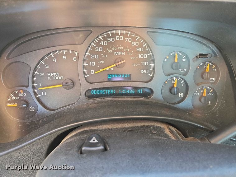 image for item DY1444 2003 Chevrolet Silverado 2500HD Ext. Cab pickup truck