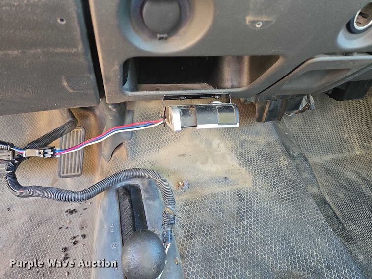 image for item DY1444 2003 Chevrolet Silverado 2500HD Ext. Cab pickup truck