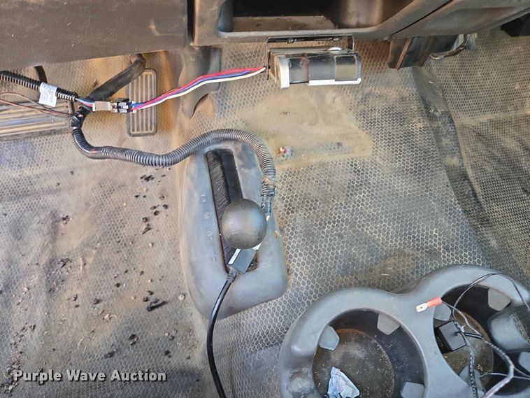 image for item DY1444 2003 Chevrolet Silverado 2500HD Ext. Cab pickup truck