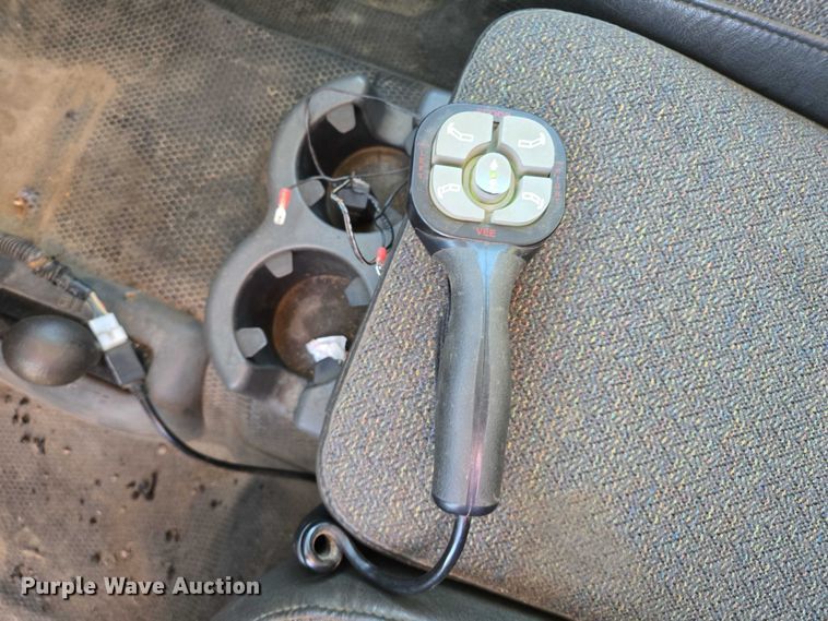 image for item DY1444 2003 Chevrolet Silverado 2500HD Ext. Cab pickup truck