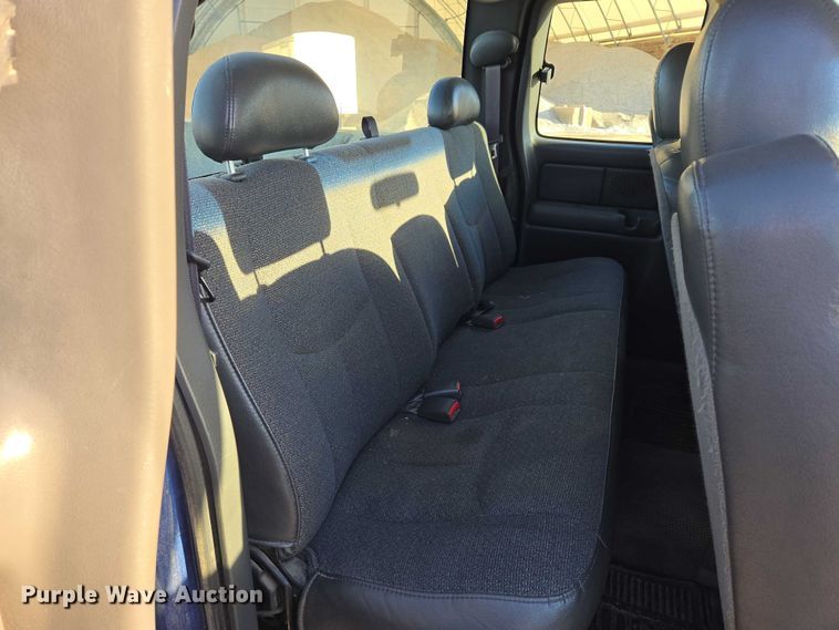 image for item DY1444 2003 Chevrolet Silverado 2500HD Ext. Cab pickup truck