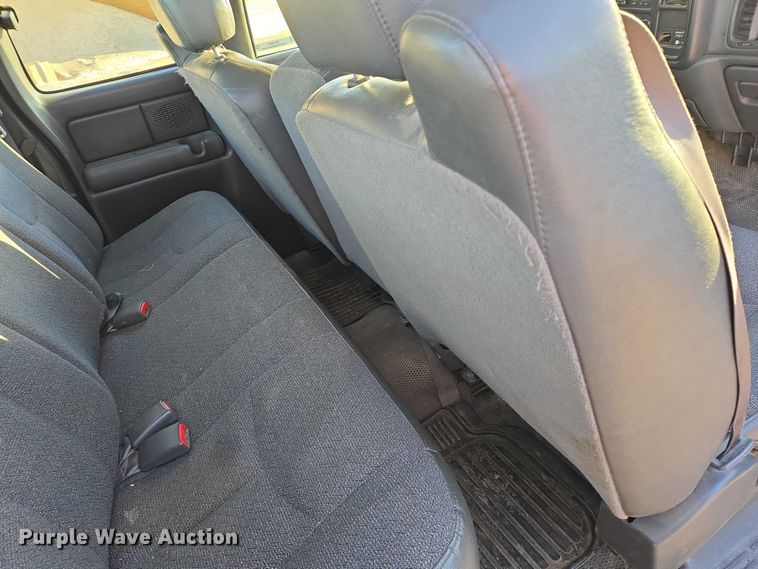 image for item DY1444 2003 Chevrolet Silverado 2500HD Ext. Cab pickup truck