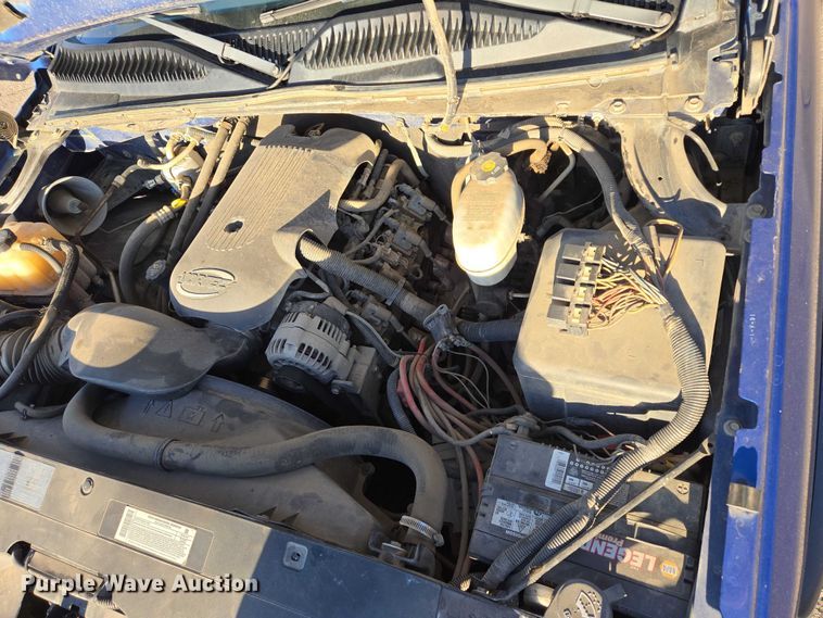 image for item DY1444 2003 Chevrolet Silverado 2500HD Ext. Cab pickup truck