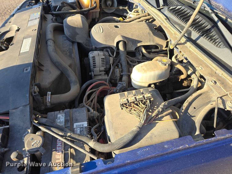 image for item DY1444 2003 Chevrolet Silverado 2500HD Ext. Cab pickup truck