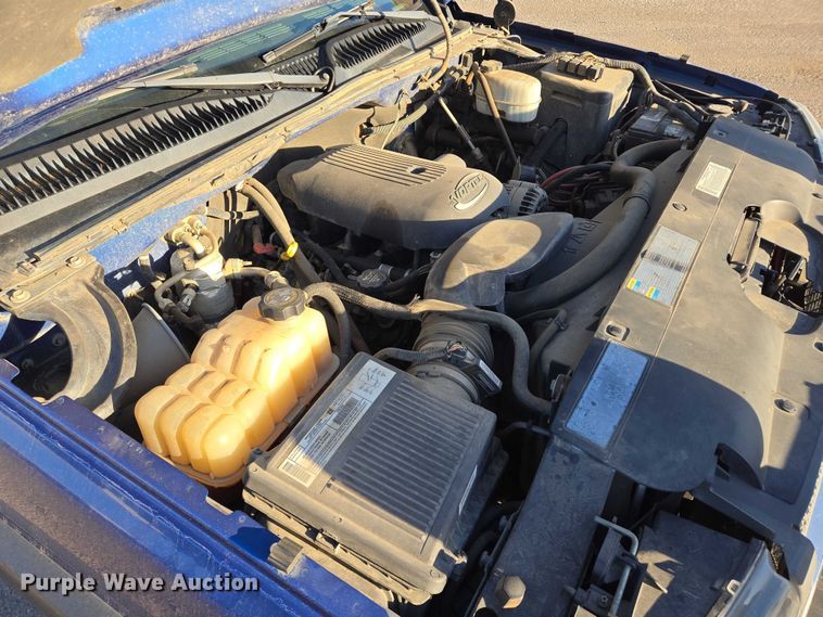 image for item DY1444 2003 Chevrolet Silverado 2500HD Ext. Cab pickup truck