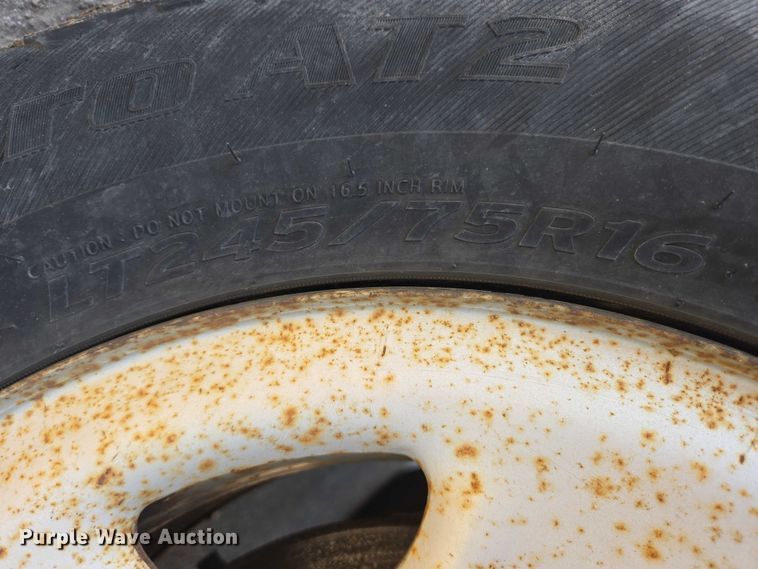 image for item DY1444 2003 Chevrolet Silverado 2500HD Ext. Cab pickup truck