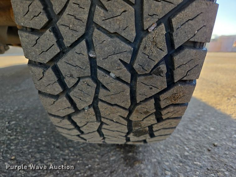 image for item DY1444 2003 Chevrolet Silverado 2500HD Ext. Cab pickup truck