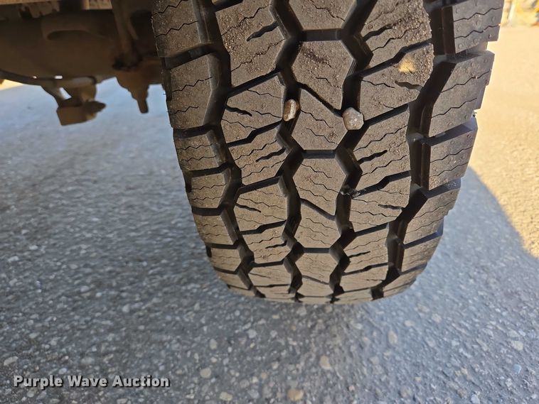 image for item DY1444 2003 Chevrolet Silverado 2500HD Ext. Cab pickup truck