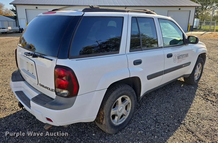 image for item DY1446 2004 Chevrolet TrailBlazer SUV