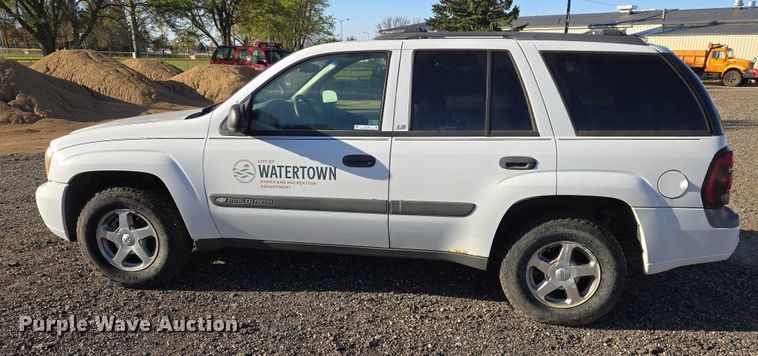 image for item DY1446 2004 Chevrolet TrailBlazer SUV