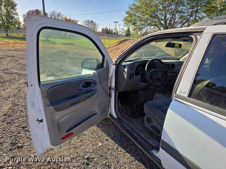 image for item DY1446 2004 Chevrolet TrailBlazer SUV