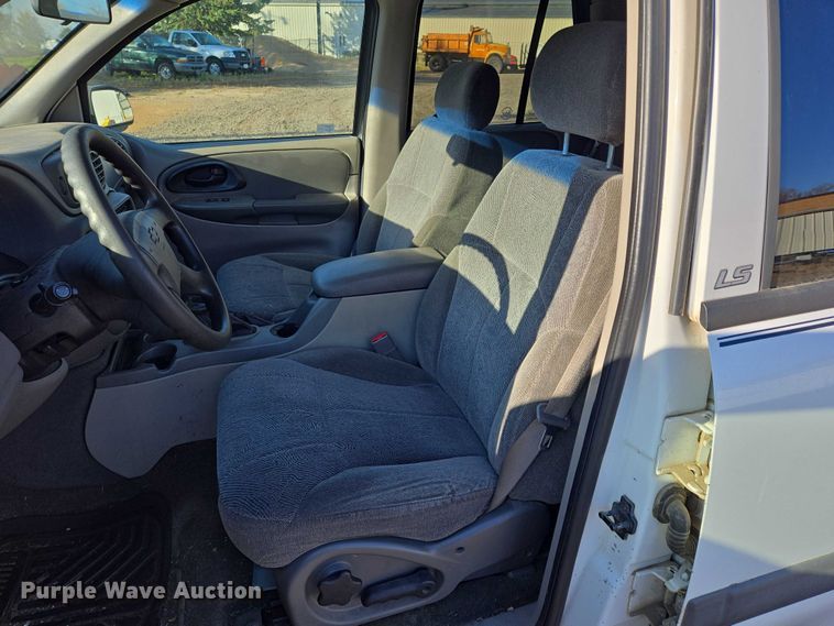 image for item DY1446 2004 Chevrolet TrailBlazer SUV