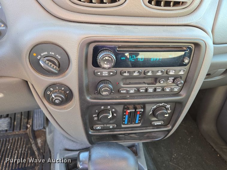 image for item DY1446 2004 Chevrolet TrailBlazer SUV