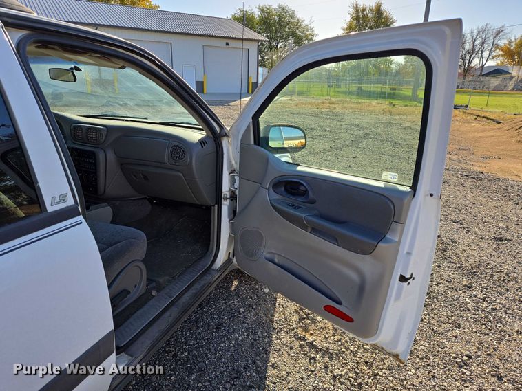 image for item DY1446 2004 Chevrolet TrailBlazer SUV