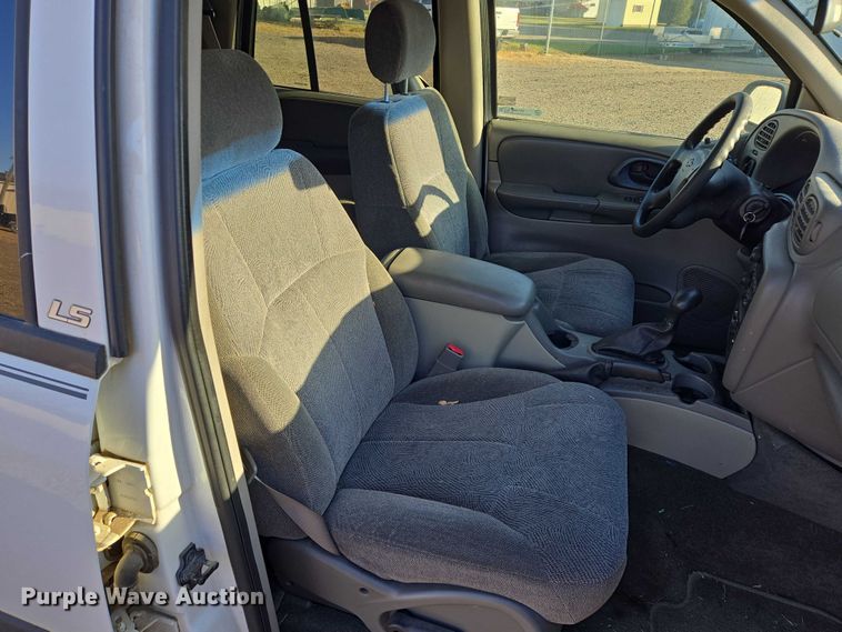 image for item DY1446 2004 Chevrolet TrailBlazer SUV