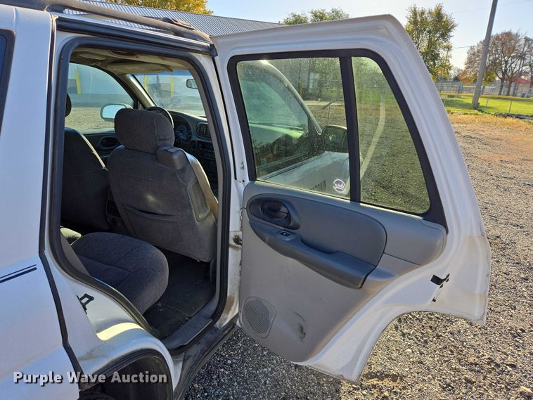 image for item DY1446 2004 Chevrolet TrailBlazer SUV