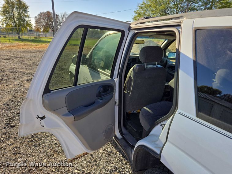 image for item DY1446 2004 Chevrolet TrailBlazer SUV